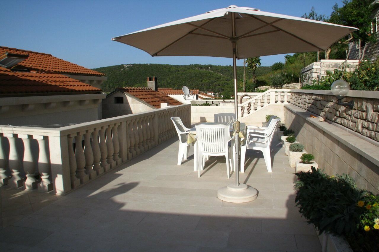 Apartment Martinic Pucisca Εξωτερικό φωτογραφία