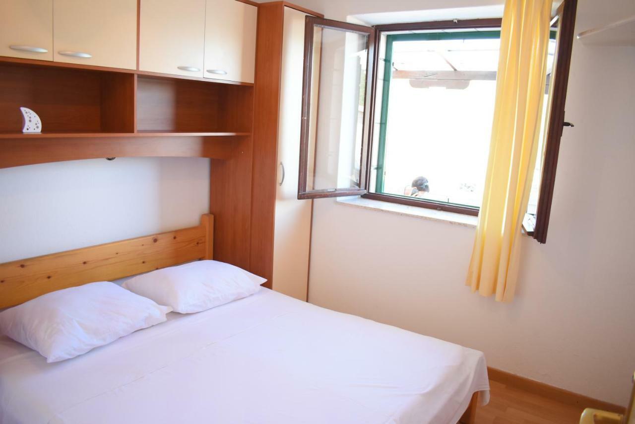 Apartment Martinic Pucisca Εξωτερικό φωτογραφία