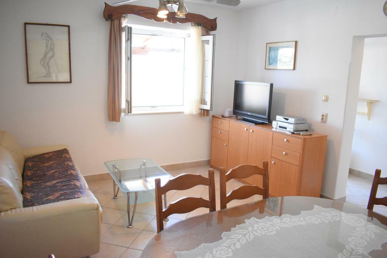 Apartment Martinic Pucisca Εξωτερικό φωτογραφία