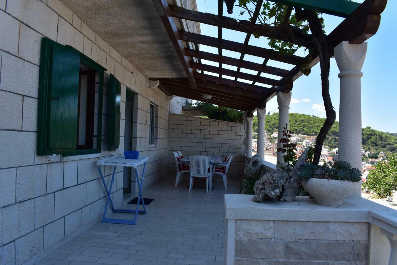 Apartment Martinic Pucisca Εξωτερικό φωτογραφία